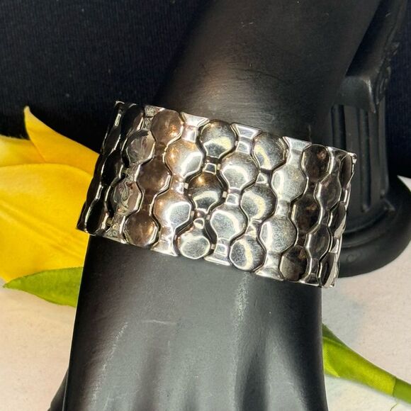 NWOT Black and Silver Honeycomb Stretch Bracelet - Picture 1 of 8